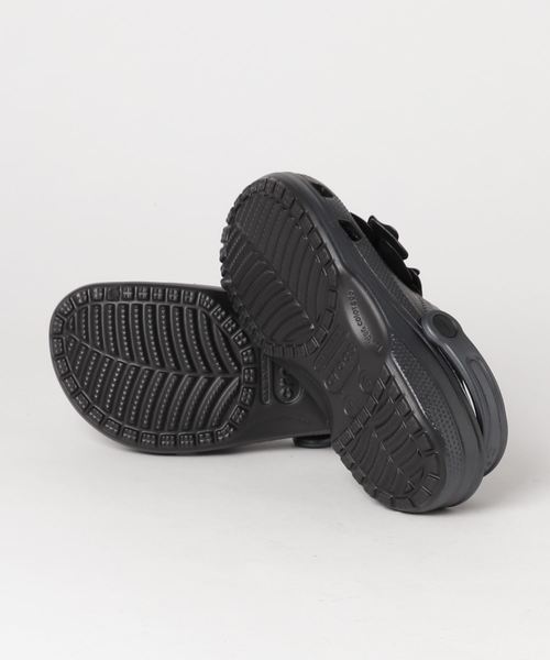 crocs(クロックス)の「crocs クロックス Classic Vivid Blooms Clog 205587-001 Black(サンダル・レディース・ブラック・23.0cm/24.0cm/25.0cm/22.0cm)」の3枚目の写真