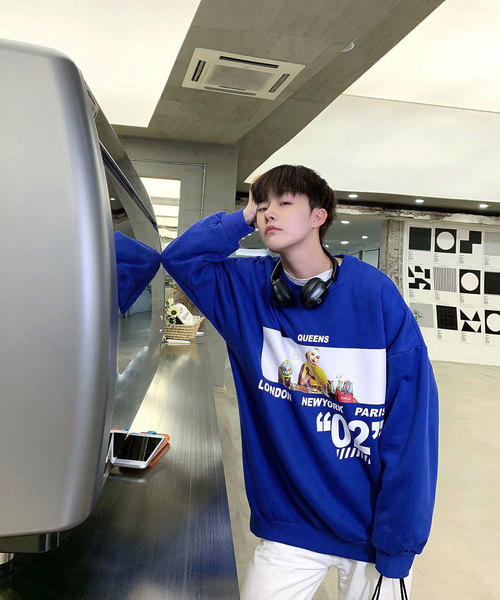 neos（ネオス）の「【neos -addictive design-】ビッグシルエット ガールズフォト スウェット プルオーバー（スウェット・メンズ・ホワイト/ブラック/ピンク/イエロー/ブルー・MEDIUM/LARGE/X-LARGE）」の12枚目の写真