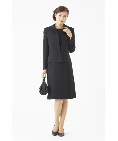 MONOIR（モノワール）の「濃染加工アンサンブル（ジャケットワンピース）（アンサンブル・レディース・ブラック・11号/9号/13号/7号/15号）」の2枚目の写真