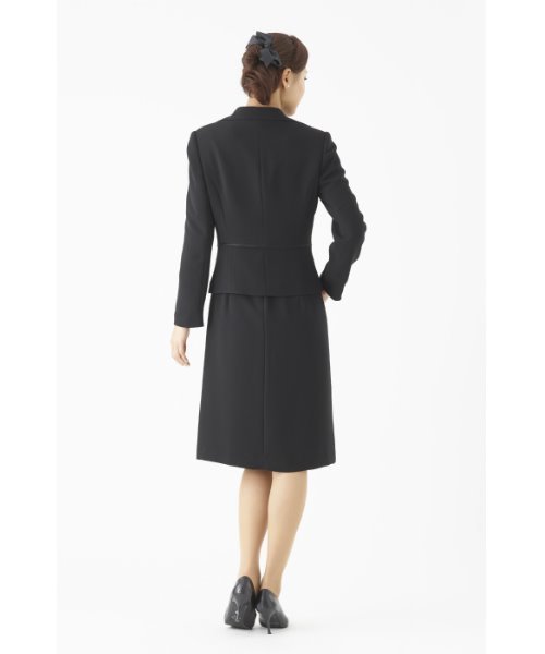 MONOIR（モノワール）の「濃染加工アンサンブル（ジャケットワンピース）（アンサンブル・レディース・ブラック・11号/9号/13号/7号/15号）」の4枚目の写真