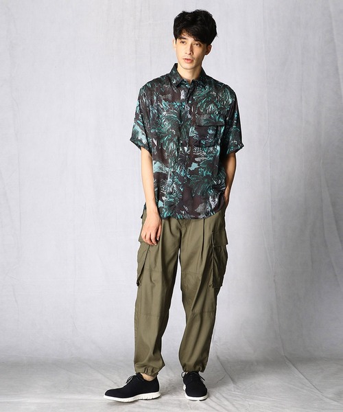 β MEN(ベータメン)の「リヨセル/麻 ワイドカーゴパンツ(カーゴパンツ・メンズ・ブラック/カーキ・MEDIUM/LARGE)」の10枚目の写真