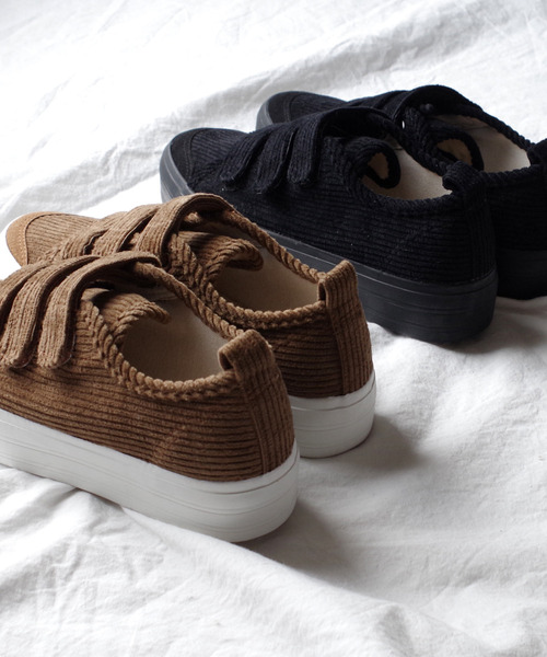 AmiAmi（アミアミ）の「厚底ベルクロコーデュロイスニーカー（スニーカー・レディース・ブラック/グレー/キャメル・22.5cm/23cm/23.5cm/24cm/24.5cm）」の6枚目の写真