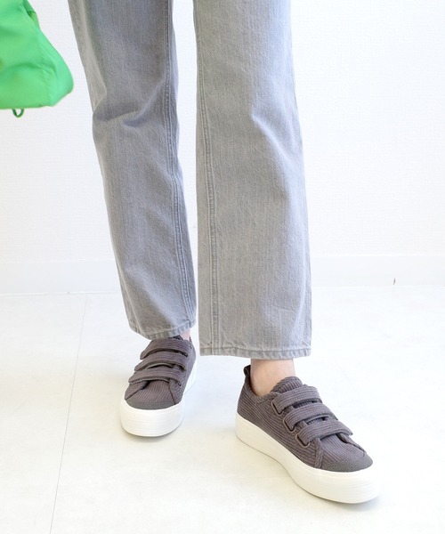 AmiAmi（アミアミ）の「厚底ベルクロコーデュロイスニーカー（スニーカー・レディース・ブラック/グレー/キャメル・22.5cm/23cm/23.5cm/24cm/24.5cm）」の22枚目の写真