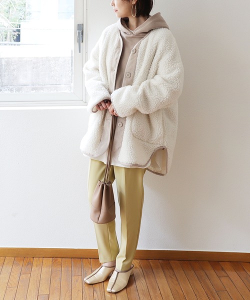 andme（アンドミー）の「コーデュロイ切替ボアノーカラーコート（ノーカラーコート・レディース・アイボリー/ライトカーキ/ベージュ/ブラック・M）」の5枚目の写真