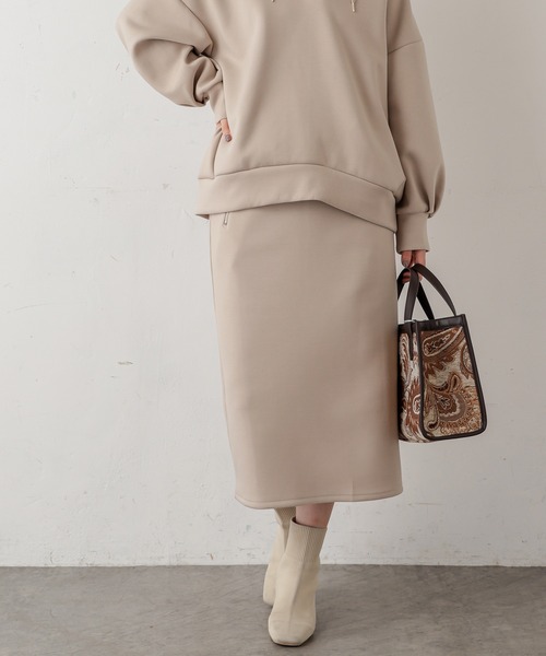 natural couture(ナチュラルクチュール)の「ダブルジップダンボールニットきれいめスカート(スカート・レディース・ブラック/ベージュ/グレイッシュベージュ/カーキ/ブルー・FREE)」の12枚目の写真