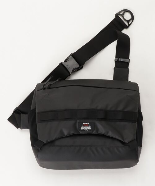 MAKAVELIC(マキャベリック)の「『MAKAVELIC』TRUCKS RAISE SHOULDER BAG(ショルダーバッグ・メンズ・ブラック/ネイビー・FREE)」の2枚目の写真