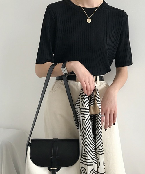 emi+（エミプラス）の「クルーネック 5分袖サマーリブニットトップス（Tシャツ/カットソー・レディース・ブラック/ホワイト/ライトグリーン/イエロー/ブルー/ライトピンク/グレー/グリーン/モカ・FREE）」の3枚目の写真