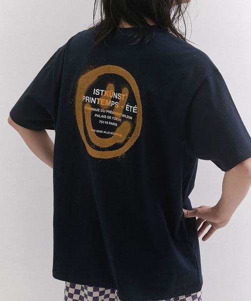 ISTKUNST（イストクンスト）の「ISTKUNST／LOGO&SMILEY TEE 2940864（Tシャツ/カットソー・レディース・ホワイト/ダークラベンダー/ライトイエロー/オレンジ/ブラック/ライトグレー/ライトブルー/ネイビー/ライトグリーン/パープル/ピンク・SMALL/MEDIUM/LARGE）」の7枚目の写真