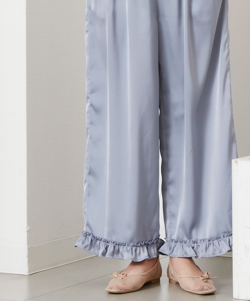 POU DOU DOU(プードゥドゥ)の「サテン裾フリルイージーパンツ(その他パンツ・レディース・カーキ/オレンジ/ブルー・3)」の5枚目の写真