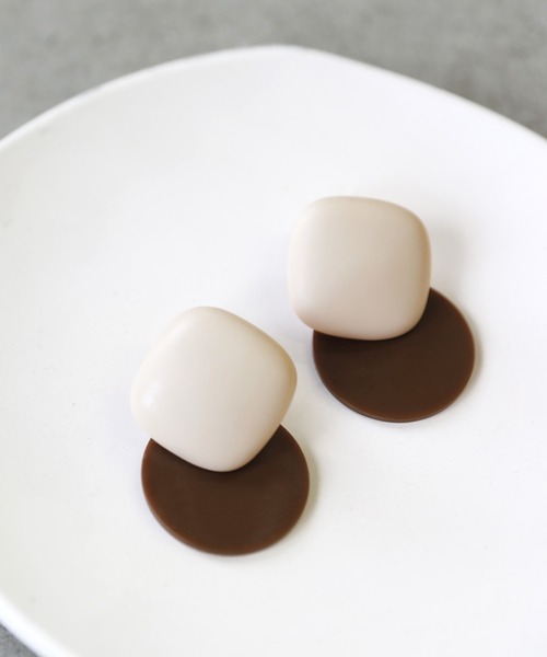 select MOCA（セレクトモカ）の「2021 SS ニュアンスバイカラーイヤリング（イヤリング・レディース・イエロー/ブルー/ライトベージュ・FREE）」の2枚目の写真