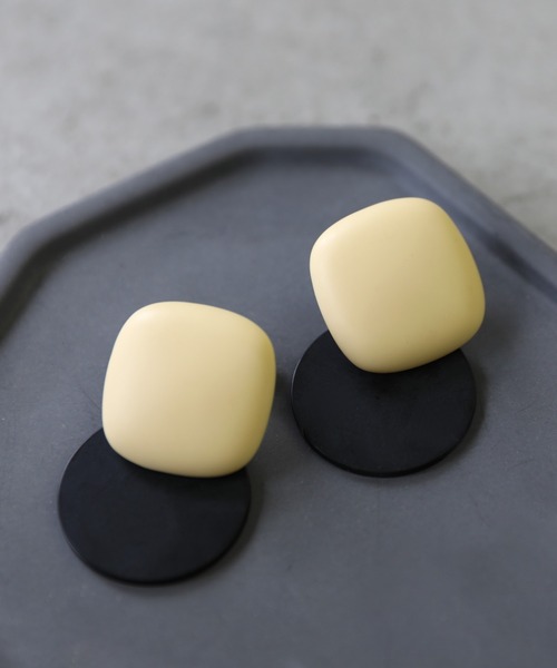 select MOCA（セレクトモカ）の「2021 SS ニュアンスバイカラーイヤリング（イヤリング・レディース・イエロー/ブルー/ライトベージュ・FREE）」の3枚目の写真