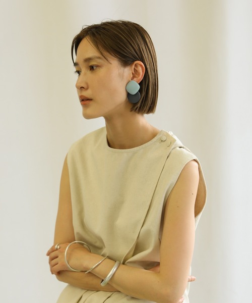 select MOCA（セレクトモカ）の「2021 SS ニュアンスバイカラーイヤリング（イヤリング・レディース・イエロー/ブルー/ライトベージュ・FREE）」の4枚目の写真