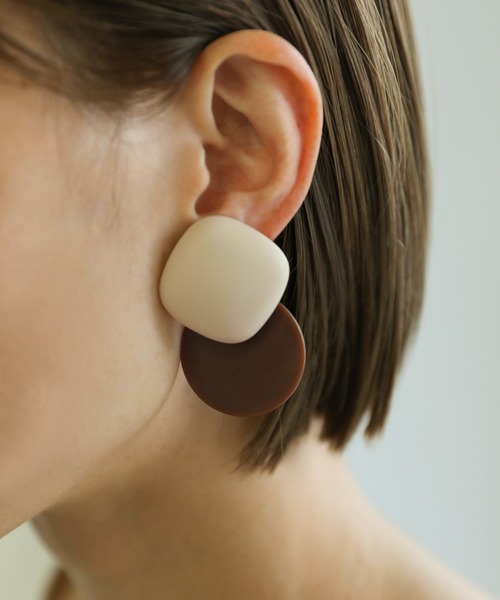 select MOCA（セレクトモカ）の「2021 SS ニュアンスバイカラーイヤリング（イヤリング・レディース・イエロー/ブルー/ライトベージュ・FREE）」の11枚目の写真