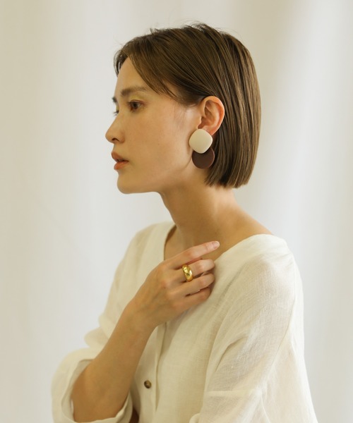 select MOCA（セレクトモカ）の「2021 SS ニュアンスバイカラーイヤリング（イヤリング・レディース・イエロー/ブルー/ライトベージュ・FREE）」の6枚目の写真