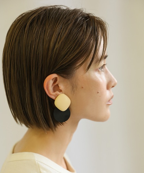 select MOCA（セレクトモカ）の「2021 SS ニュアンスバイカラーイヤリング（イヤリング・レディース・イエロー/ブルー/ライトベージュ・FREE）」の5枚目の写真