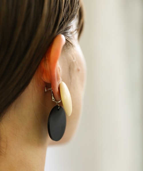 select MOCA（セレクトモカ）の「2021 SS ニュアンスバイカラーイヤリング（イヤリング・レディース・イエロー/ブルー/ライトベージュ・FREE）」の10枚目の写真