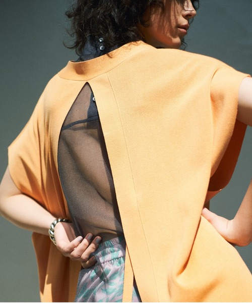 lautreamont BLEUBLANC(ロートレアモンブルーブラン)の「バックスリットニットプルオーバー(ニット/セーター・レディース・ベージュ/オレンジ・9号)」の1枚目の写真