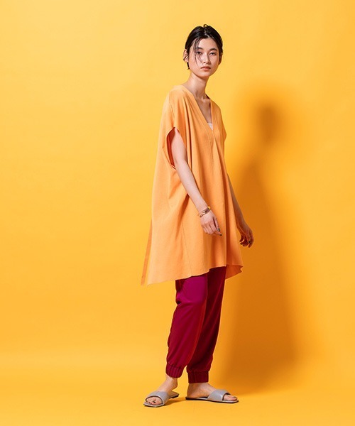 lautreamont BLEUBLANC(ロートレアモンブルーブラン)の「バックスリットニットプルオーバー(ニット/セーター・レディース・ベージュ/オレンジ・9号)」の15枚目の写真