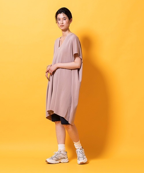 lautreamont BLEUBLANC(ロートレアモンブルーブラン)の「バックスリットニットプルオーバー(ニット/セーター・レディース・ベージュ/オレンジ・9号)」の4枚目の写真