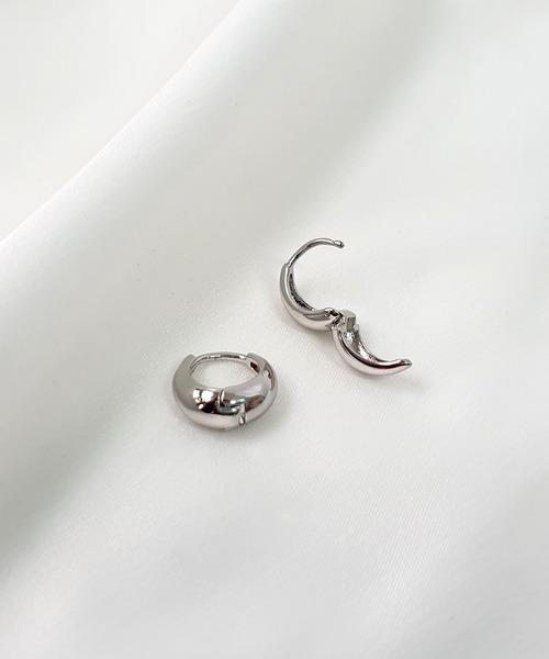 CEMONEMO（セモネモ）の「【金属アレルギー対応】 ぷっくり フープピアス M / silver925（ピアス（両耳用）・レディース・その他1/その他2/その他3・FREE）」の5枚目の写真