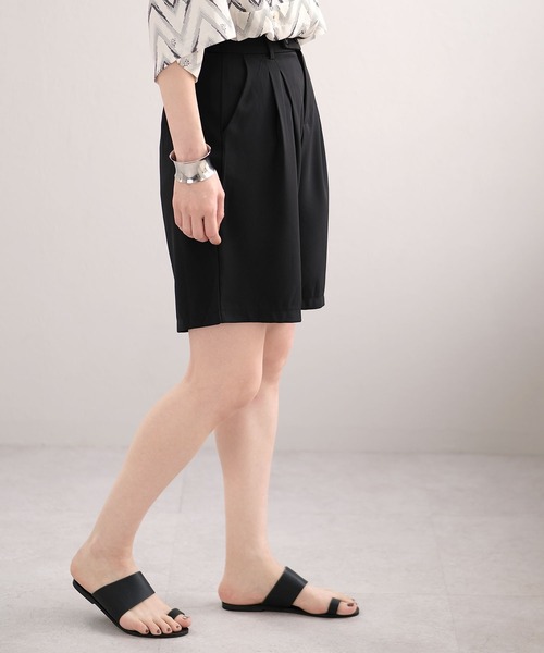 ANDJ(アンドジェイ)の「【ANDJ MADE】PEツイルダブルタックハーフパンツ(その他パンツ・レディース・ブラック/グレー・M/L)」の5枚目の写真