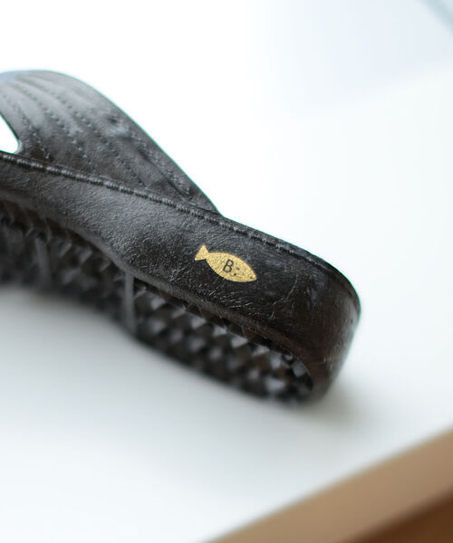 B:MING by BEAMS（ビーミングバイビームス）の「Pearl × B:MING by BEAMS / 別注 GYOSAN マーブル ＜MENS＞（サンダル・メンズ・ブラック/グリーン系その他5・27cm(LL)/28cm(3L)/26cm(L)）」の4枚目の写真