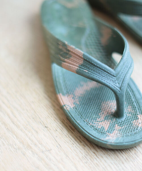 B:MING by BEAMS（ビーミングバイビームス）の「Pearl × B:MING by BEAMS / 別注 GYOSAN マーブル ＜MENS＞（サンダル・メンズ・ブラック/グリーン系その他5・27cm(LL)/28cm(3L)/26cm(L)）」の16枚目の写真