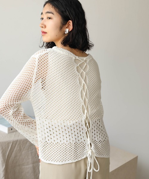 Bab(バブ)の「【WEB限定】バックレースアップ透かしニット(Tシャツ/カットソー・レディース・ブラック/オフホワイト/モカ・FREE)」の2枚目の写真