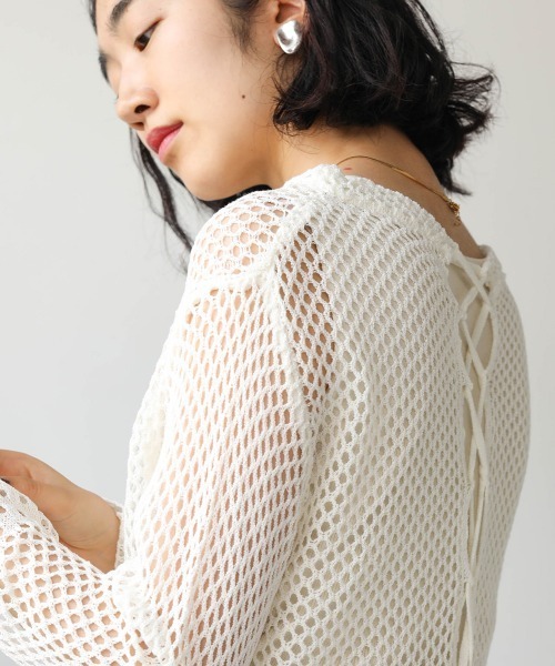 Bab(バブ)の「【WEB限定】バックレースアップ透かしニット(Tシャツ/カットソー・レディース・ブラック/オフホワイト/モカ・FREE)」の6枚目の写真
