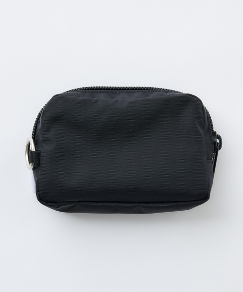 Omekashi（オメカシ）の「NYLONY カラビナポーチM（ポーチ・レディース・ブラック/ピンク・ONE SIZE）」の4枚目の写真