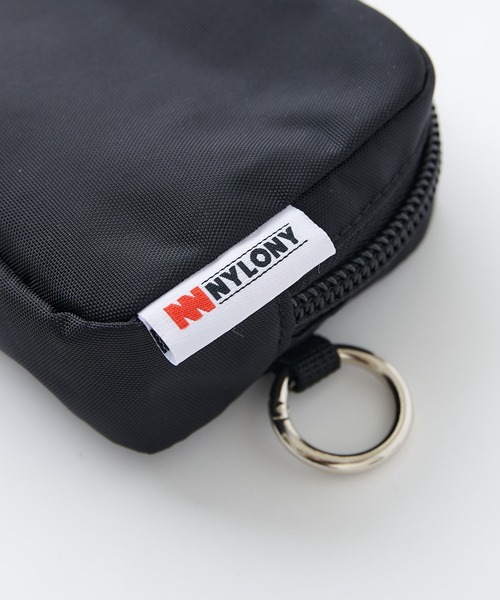 Omekashi（オメカシ）の「NYLONY カラビナポーチM（ポーチ・レディース・ブラック/ピンク・ONE SIZE）」の8枚目の写真