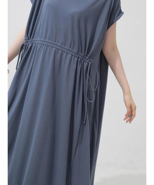 AMERICAN HOLIC(アメリカンホリック)の「ドロストギャザーVネックカットワンピース(ワンピース・レディース・チャコールグレー/ブルー/グレイッシュベージュ・M/L)」の18枚目の写真