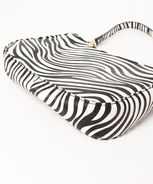 SPINNS（スピンズ）の「【2WAY仕様】アニマル総柄 ハンドバッグ（ハンドバッグ・レディース・ゼブラ/アニマル・ONESIZE）」の19枚目の写真