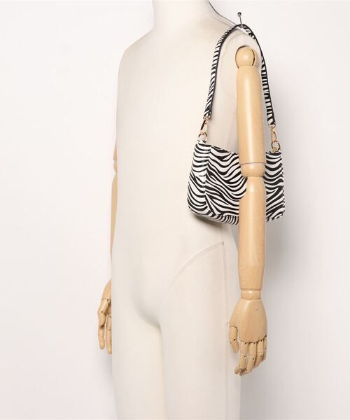 SPINNS（スピンズ）の「【2WAY仕様】アニマル総柄 ハンドバッグ（ハンドバッグ・レディース・ゼブラ/アニマル・ONESIZE）」の17枚目の写真