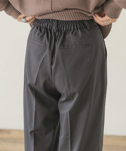 ITEMS URBANRESEARCH（アイテムズ アーバンリサーチ）の「ストレートタックパンツ（その他パンツ・レディース・ネイビー/グレー系その他/ブラウン・FREE）」の15枚目の写真