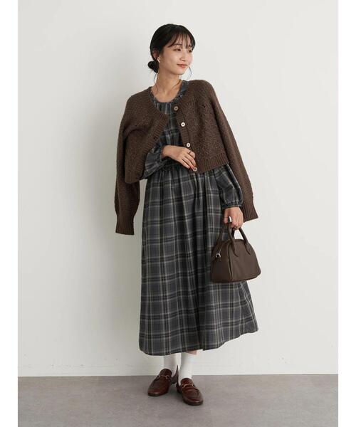 earth music&ecology（アースミュージックアンドエコロジー）の「ふんわりクルーネックニットカーディガン ＊（カーディガン/ボレロ・レディース・ホワイト系その他2/グリーン/ブラウン・FREE）」の6枚目の写真