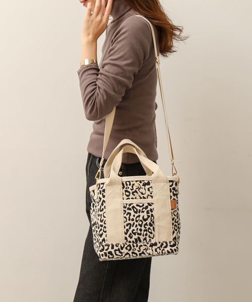 ALTROSE（アルトローズ）の「2WAYミニトート [ルーム]（トートバッグ・レディース・アイボリー/グレー/ゼブラ/ブラック/レオパード/カーキ/ホワイト×ブルー/アニマル/ホワイト×ブラック/ブラウン/グリーン/ベージュ×ブラック/ブラック×グレー/その他/ホワイト×カーキブラウン/ブラック×ホワイト・FREE）」の21枚目の写真