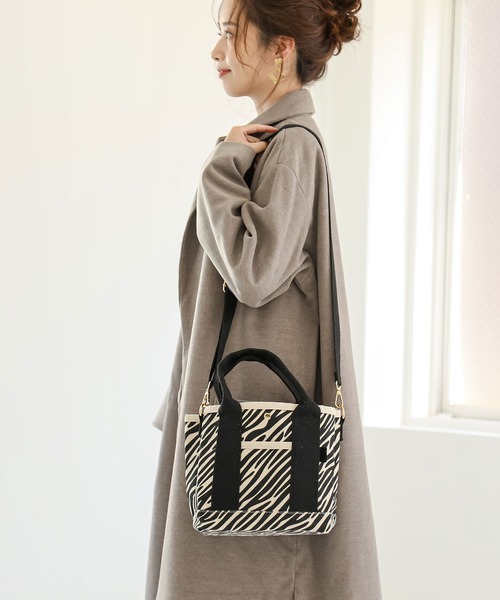 ALTROSE（アルトローズ）の「2WAYミニトート [ルーム]（トートバッグ・レディース・アイボリー/グレー/ゼブラ/ブラック/レオパード/カーキ/ホワイト×ブルー/アニマル/ホワイト×ブラック/ブラウン/グリーン/ベージュ×ブラック/ブラック×グレー/その他/ホワイト×カーキブラウン/ブラック×ホワイト・FREE）」の18枚目の写真