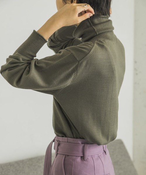 URBAN RESEARCH（アーバンリサーチ）の「カシミヤウールタートルニット（ニット/セーター・レディース・ブラック/パープル/オフホワイト/グリーン系その他・FREE）」の4枚目の写真