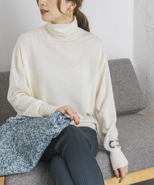 URBAN RESEARCH（アーバンリサーチ）の「カシミヤウールタートルニット（ニット/セーター・レディース・ブラック/パープル/オフホワイト/グリーン系その他・FREE）」の2枚目の写真