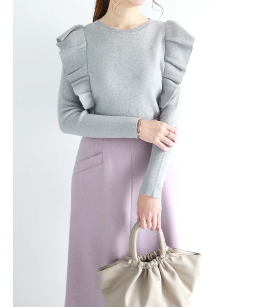 Te chichi（テチチ）の「ショルダーフリルニット（ニット/セーター・レディース・ブラック/ベージュ/グレー・ﾌﾘ-）」の2枚目の写真