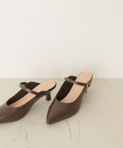 RODE SKO(ロデスコ)の「5.5センチポインテッドストラップミュール(パンプス・レディース・ブラック/ブラウン・38/36/37)」の1枚目の写真