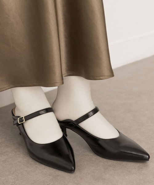 RODE SKO(ロデスコ)の「5.5センチポインテッドストラップミュール(パンプス・レディース・ブラック/ブラウン・38/36/37)」の5枚目の写真