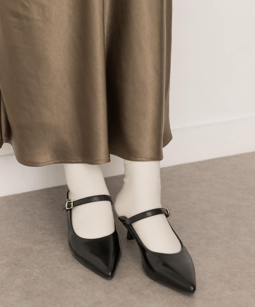 RODE SKO(ロデスコ)の「5.5センチポインテッドストラップミュール(パンプス・レディース・ブラック/ブラウン・38/36/37)」の6枚目の写真