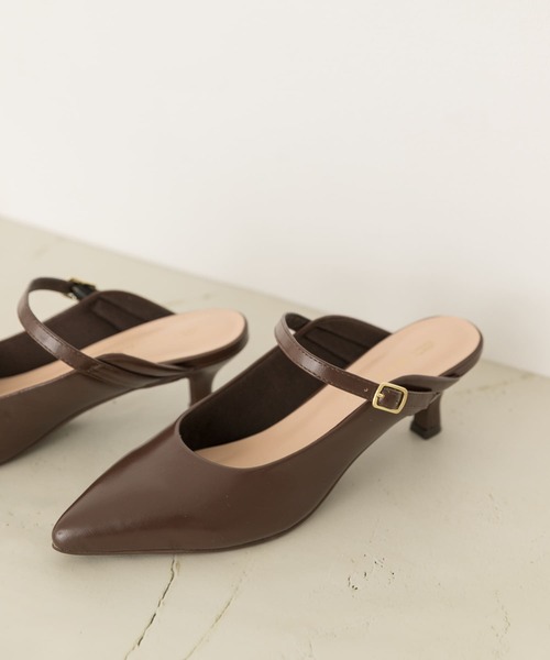 RODE SKO(ロデスコ)の「5.5センチポインテッドストラップミュール(パンプス・レディース・ブラック/ブラウン・38/36/37)」の20枚目の写真