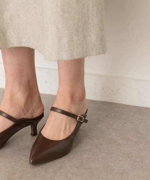 RODE SKO(ロデスコ)の「5.5センチポインテッドストラップミュール(パンプス・レディース・ブラック/ブラウン・38/36/37)」の22枚目の写真