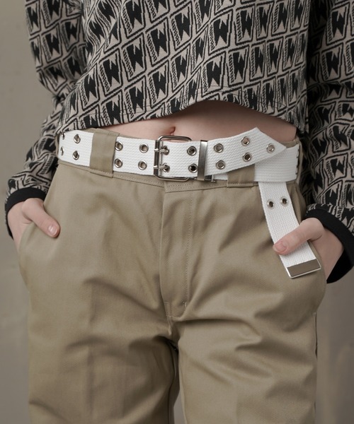 SPINNS(スピンズ)の「フェイクレザー2ホールハトメベルト(ベルト・レディース・ホワイト/ブラック/パープル/グレー/カモフラージュ/ベージュ/カーキ・ONESIZE)」の2枚目の写真