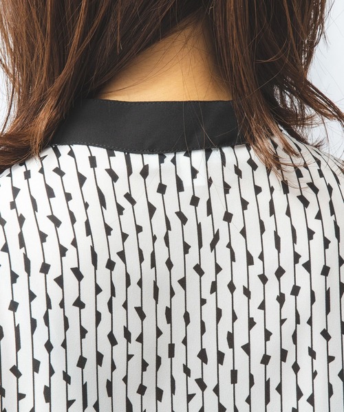 NARACAMICIE（ナラカミーチェ）の「バイカラープリント長袖ブラウス