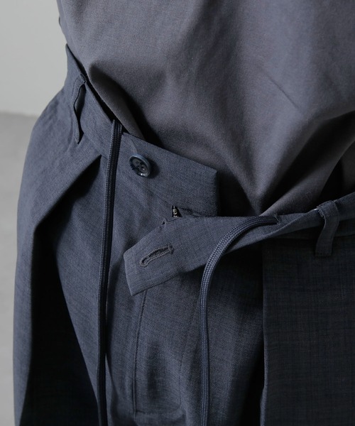 COLONY 2139（コロニートゥーワンスリーナイン）の「テックリネンフロントタックワイドトラウザーパンツ（スラックス・メンズ・グレー/ネイビー・MEDIUM/LARGE）」の7枚目の写真