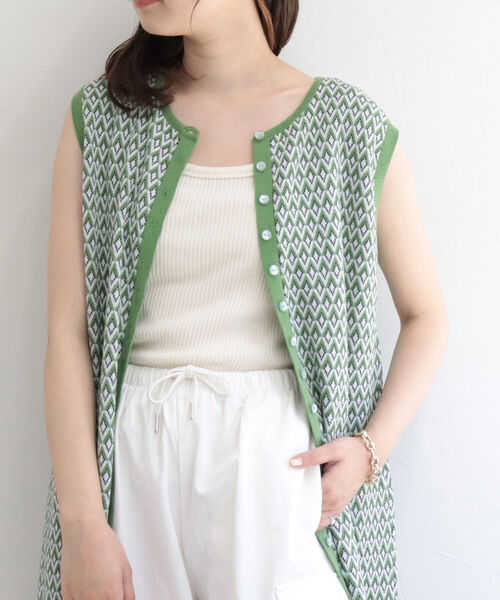 fredy emue(フレディエミュ)の「レトロ柄ジャガードロングジレ(ベスト・レディース・グリーン系その他4/ベージュ系その他4・38)」の1枚目の写真